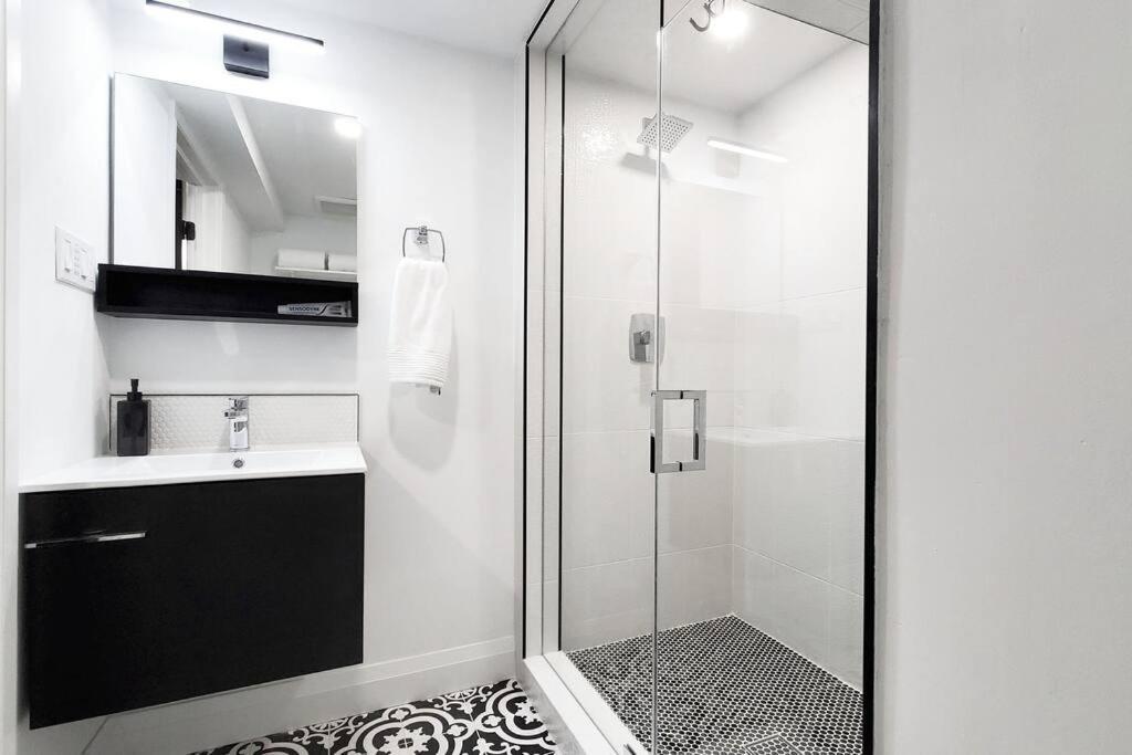 Renovated Guest Suite Near The Lake & High Park In Toronto! Exteriör bild