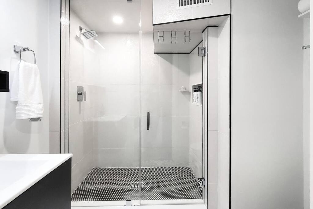 Renovated Guest Suite Near The Lake & High Park In Toronto! Exteriör bild