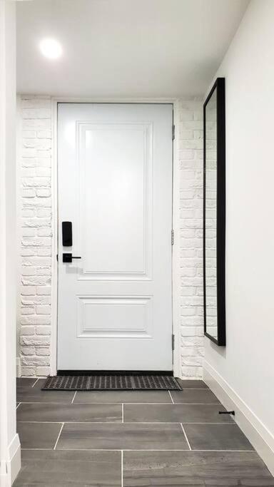Renovated Guest Suite Near The Lake & High Park In Toronto! Exteriör bild